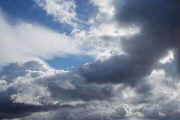 Obraz premium Front of cumulus clouds in the sky close-up, formation of a cyclone