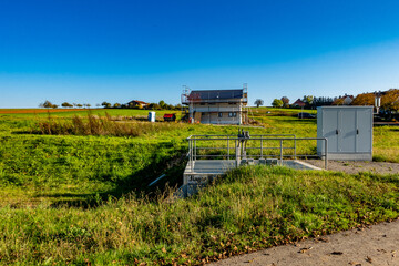 Hochwasser Rückhaltebecken am Ortsrand