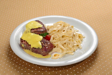 Fettuccine Alfredo with fillet medallion in mustard sauce