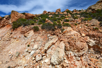 Naturlandschaft im Westen der Kykladeninsel Milos, Griechenland // Natural landscape in the west of the Cyclades island of Milos, Greece