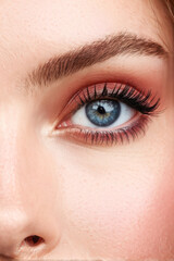 Obraz premium Close-up of vivid blue eyes with soft makeup, showcasing natural beauty and striking eye detail. Generative AI