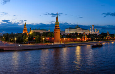 Obraz premium Moscow Kremlin, Kremlin Embankment and Moscow River at night in Moscow, Russia. Architecture and landmark of Moscow