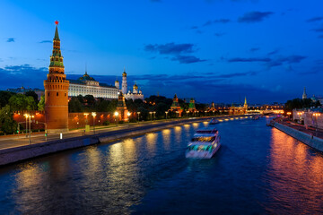 Obraz premium Moscow Kremlin, Kremlin Embankment and Moscow River at night in Moscow, Russia. Architecture and landmark of Moscow