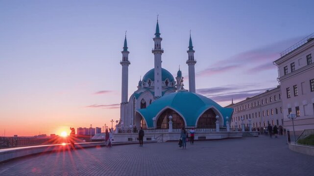 Day to Night Time-Lapse of Kul Sharif Mosque in Kazan: From Daylight to Twilight