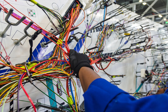 car harness wires , auto harness wiring factory panel, car electric harnesses factory , african man hands
