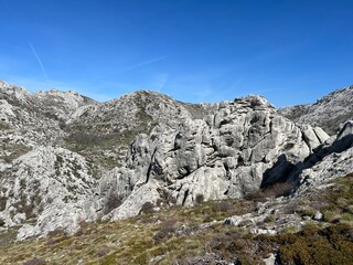 Limestone rocks on southern Velebit, Jasenice (Velebit Nature Park, Croatia) - Kalksteinfelsen im südlichen Velebit (Naturpark Velebit, Kroatien) - Vapnenake stijene na južnom Velebitu (Hrvatska)