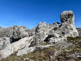 Limestone rocks on southern Velebit, Jasenice (Velebit Nature Park, Croatia) - Kalksteinfelsen im südlichen Velebit (Naturpark Velebit, Kroatien) - Vapnenake stijene na južnom Velebitu (Hrvatska)