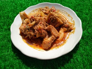 Padang Jackfruit Curry is one of the dishes that must be enjoyed when going to a Padang restaurant. The characteristic of the jackfruit curry is the thick color.