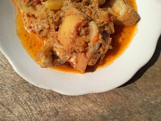 Padang Jackfruit Curry is one of the dishes that must be enjoyed when going to a Padang restaurant. The characteristic of the jackfruit curry is the thick color.