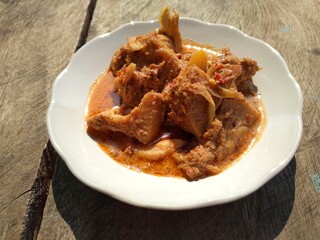 Padang Jackfruit Curry is one of the dishes that must be enjoyed when going to a Padang restaurant. The characteristic of the jackfruit curry is the thick color.