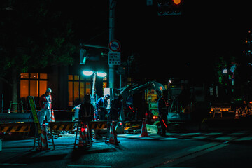 真夜中の道路工事現場