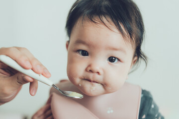 離乳食初期の赤ちゃん