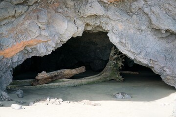 Cave Rock (Tuawera) at Sumner Beach: Iconic Coastal Landmark in New Zealand