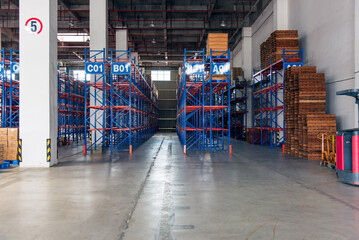 Shelf rack image at logistics warehouse
