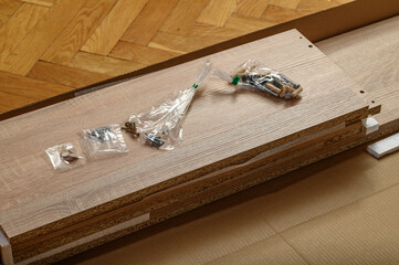 Meble do samodzielnego złożenia w paczce  © Paweł Kacperek