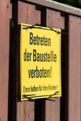 Schild - Betreten der Baustelle verboten