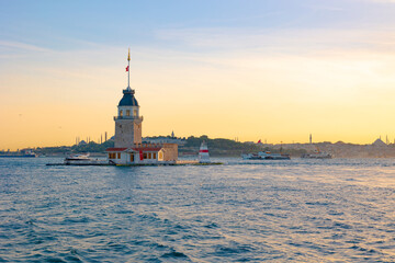 Fototapeta premium Kiz Kulesi aka Maiden's Tower and cityscape of Istanbul at sunset