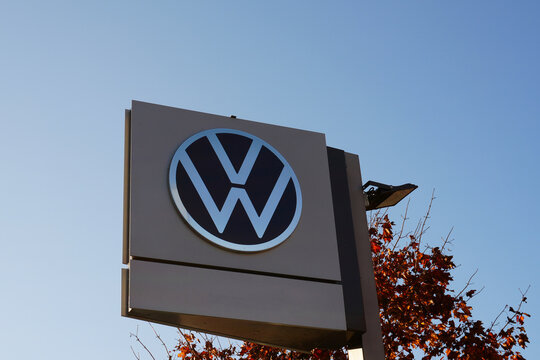 Panel mit dem VW Volkswagen Zeichen 