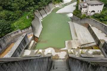 黒部川水系唯一の多目的ダムである宇奈月ダム