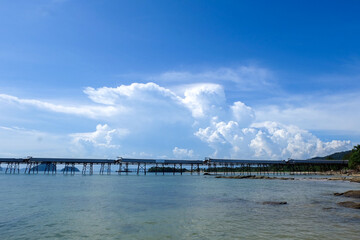 Obraz premium birdge clouds over the sea