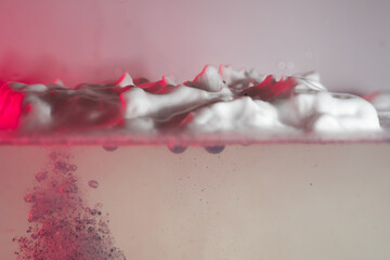 schaum farbe tropfen wasser rot