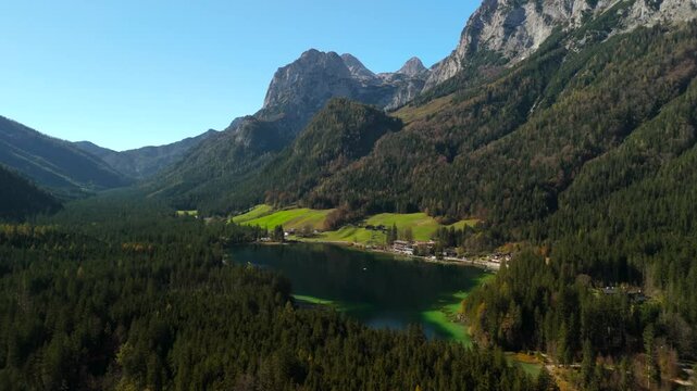 Hintersee bei Ramsau Luftaufnahme im Herbst in Deutschland, Bayern. Ramsauer Ache fruher Ferchensee oder Forchensee grosser See in der Gemeinde Ramsau im Berchtesgadener Land in Germany, Bavaria. 