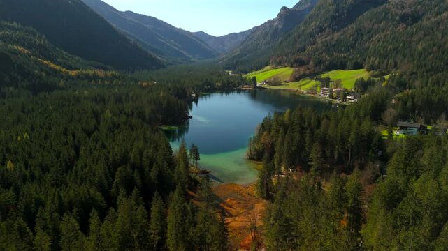Hintersee bei Ramsau Luftaufnahme im Herbst in Deutschland, Bayern. Ramsauer Ache fruher Ferchensee oder Forchensee grosser See in der Gemeinde Ramsau im Berchtesgadener Land in Germany, Bavaria. 