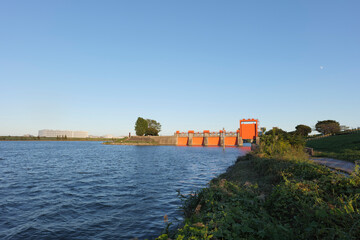 夕暮れの赤羽の赤水門 東京都北区赤羽