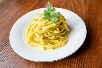 spaghetti with tomato sauce and basil