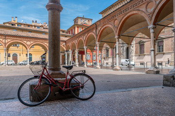 A bicycle is leaning against one of the columns that embellish the facade of the Basilica of Santa Maria dei Servi, Bologna, Italy © Marco Taliani