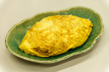 たまごを使った料理のオムレツ
