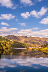 奥会津かねやまから只見川に映る青空に浮かぶ白い雲