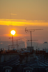 Obraz premium Sun rising over Paris roofs 