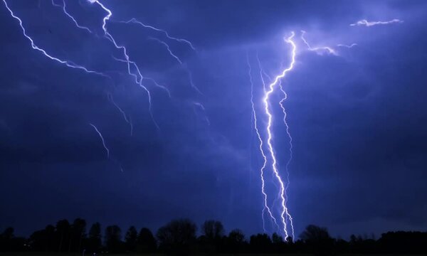 Illuminated Night: The Spectacle of Lightning in Dark Skies