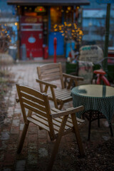 Cozy Vintage Interiors with Artistic Decor and Warm Ambiance