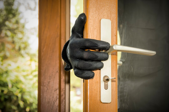 Germany, North Rhine Westphalia, Burglary breaking into family home