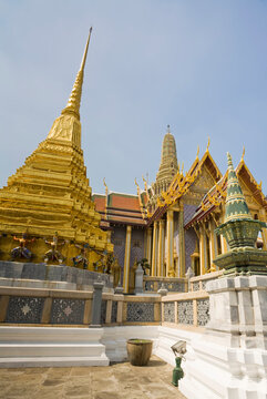Phra Chedi Thong in front of Prasat Phra Thep Bidon at the Grand Palace in Bangkok; Bangkok, Thailand
