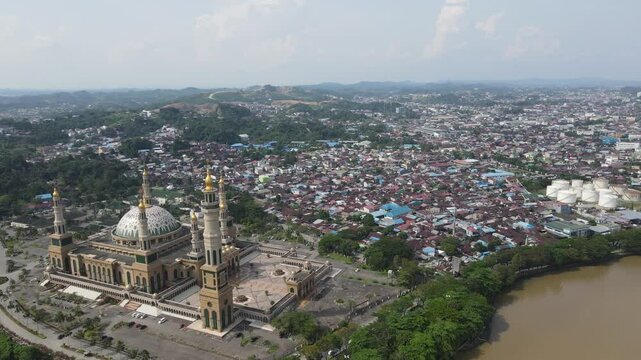 Aerial view of Baitul Muttaqien Mosque, the biggest mosque and islamic center in Samarinda, East Kalimantan, Indonesia. Located on the banks of the Mahakam River.