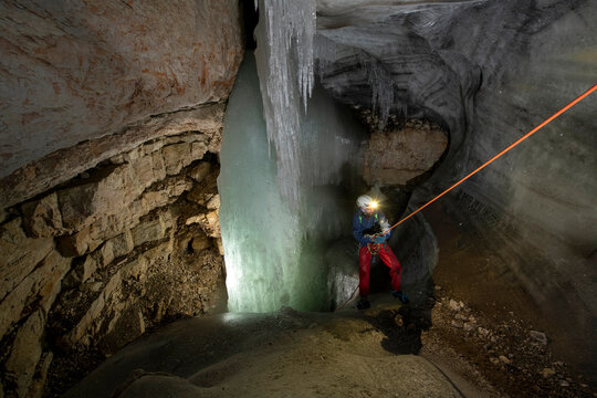 Exploring the ice caves of the European Alps, threatened by global warming