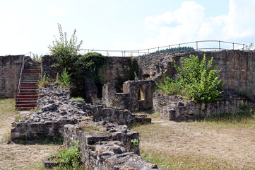 Burgruine Kyrburg in Kirn im Landkreis Bad Kreuznach im deutschen Bundesland Rheinland-Pfalz. Aussicht vom Premium-Wanderweg Vitaltour 3-Burgen-Weg.