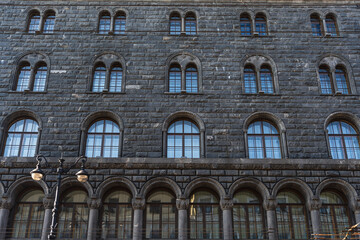 Obraz premium Historic stone facade with arched windows and intricate masonry
