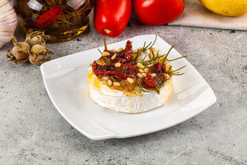 Baked camembert cheese with honey