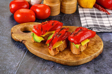 Bruschetta with avocado and grilled pepper