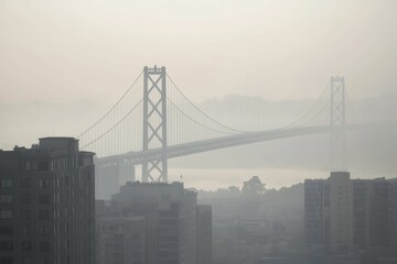Fototapeta premium view of the golden gate bridge in the haze