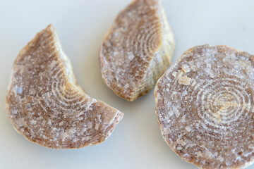 Nummulitis Divide from above and horizontal