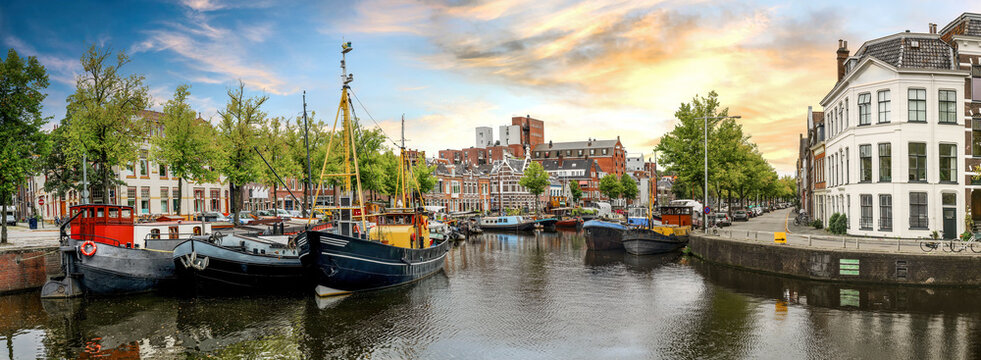 Groningen, Holland, Stadthafen mit Wohnschiffen