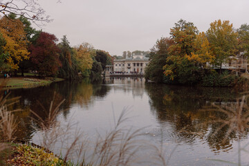 Obraz premium Lazienki Park Warszawa autumn