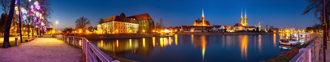 Obraz premium Cityscape, evening panorama - view on the embankment river Odra of the city Wroclaw and its old district Ostrow Tumski, Lower Silesia Province, The Poland