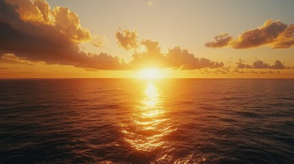 Obraz premium Coastal Sunrise with Warm Light Over the Ocean