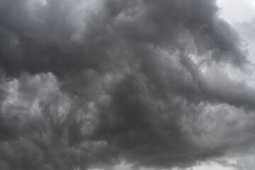 Formación Dramática de Nubes de Tormenta en el Cielo Amenazante